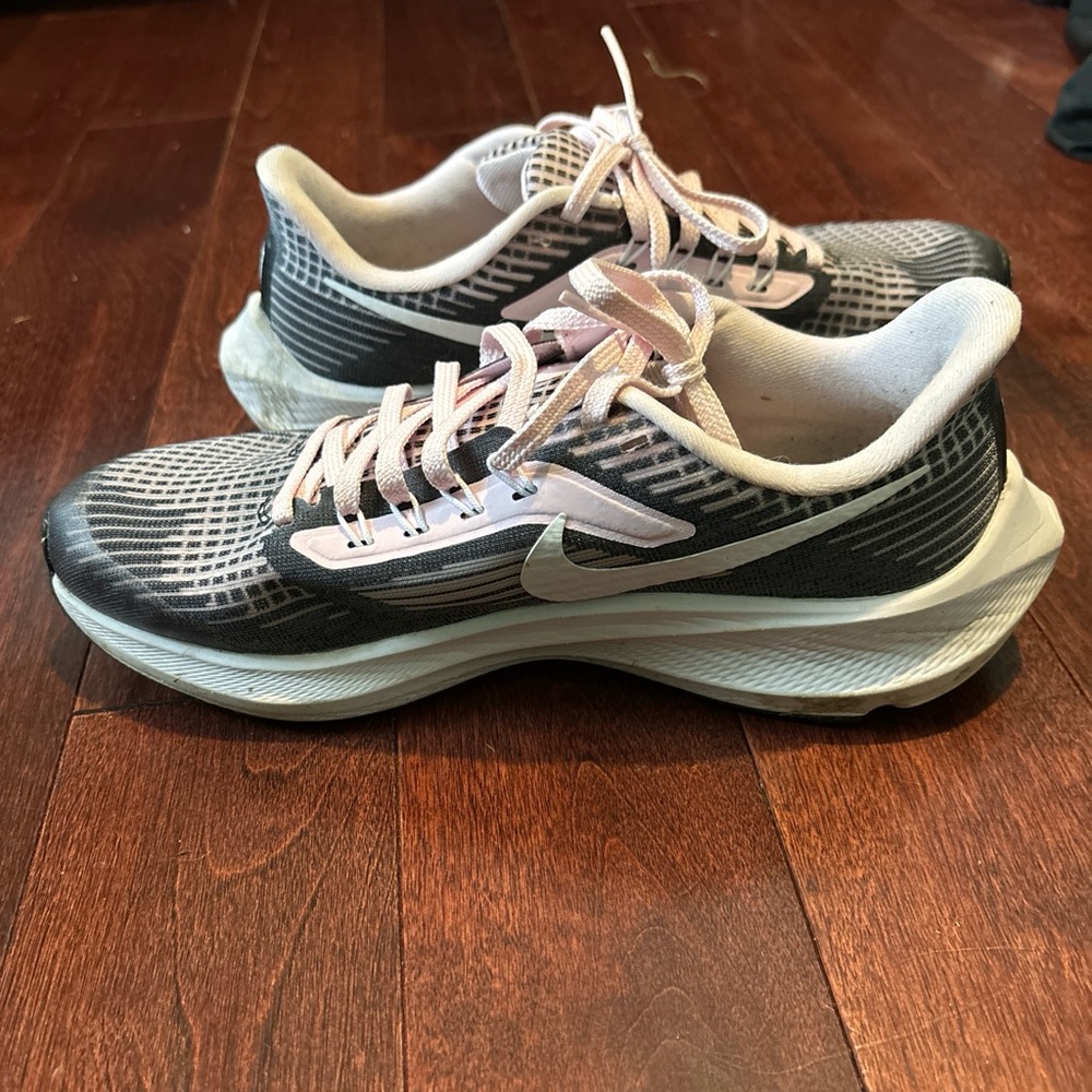 Women's Black and White Athletic Shoes